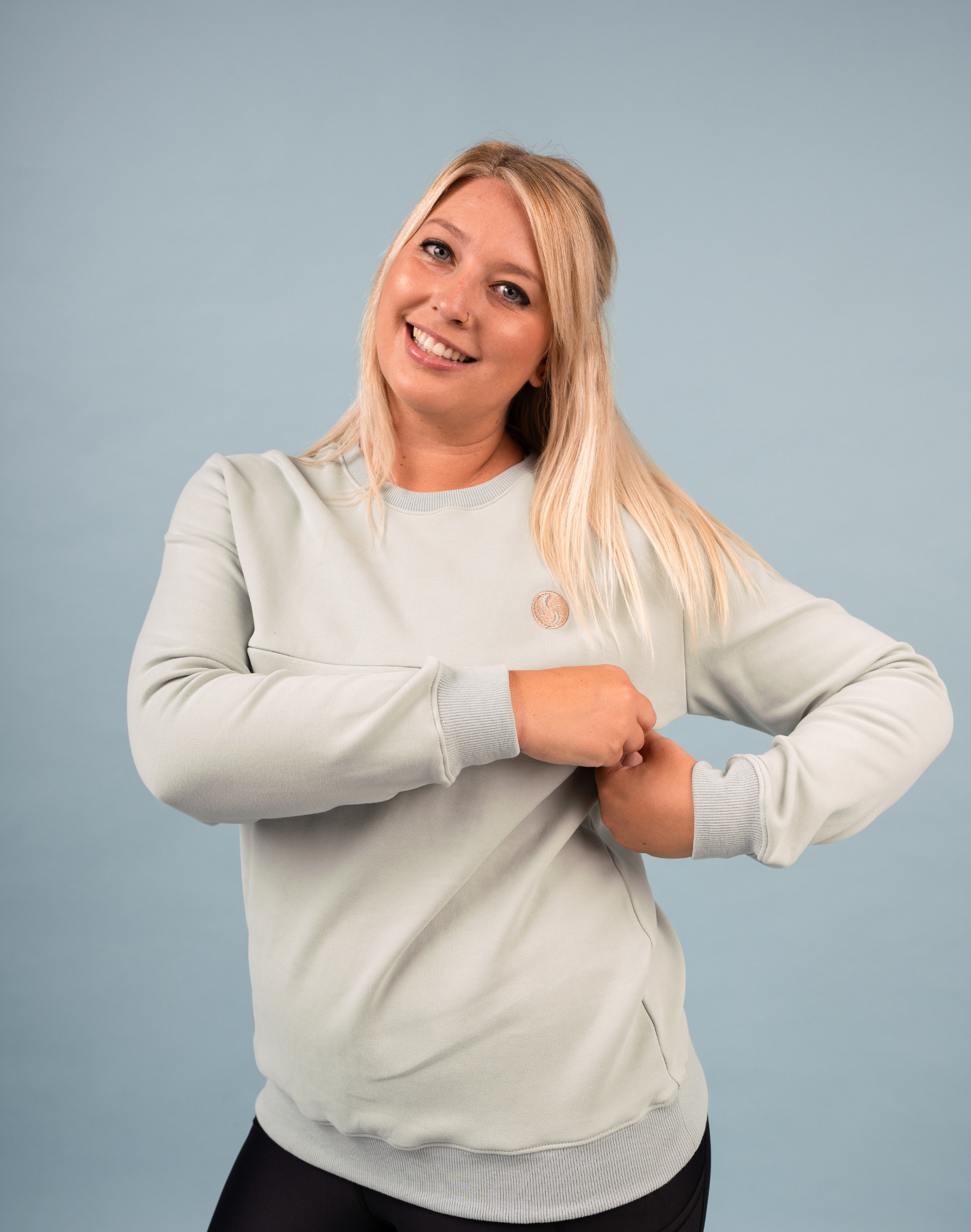 mum showing the nursing zip function of a breastfeeding sweatshirt 